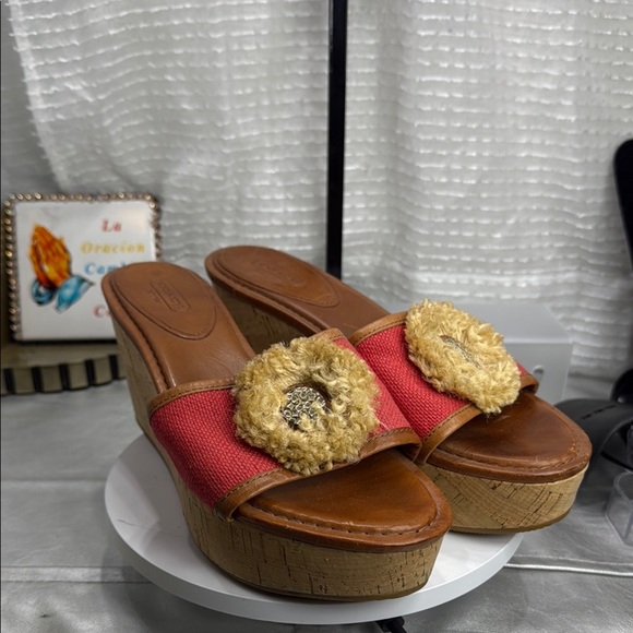 (T5) COACH JAZMIN PLATFORM
RED CANVAS AND BROWN LEATHER WEDGE SANDALS
SIZE 10M - Picture 1 of 12